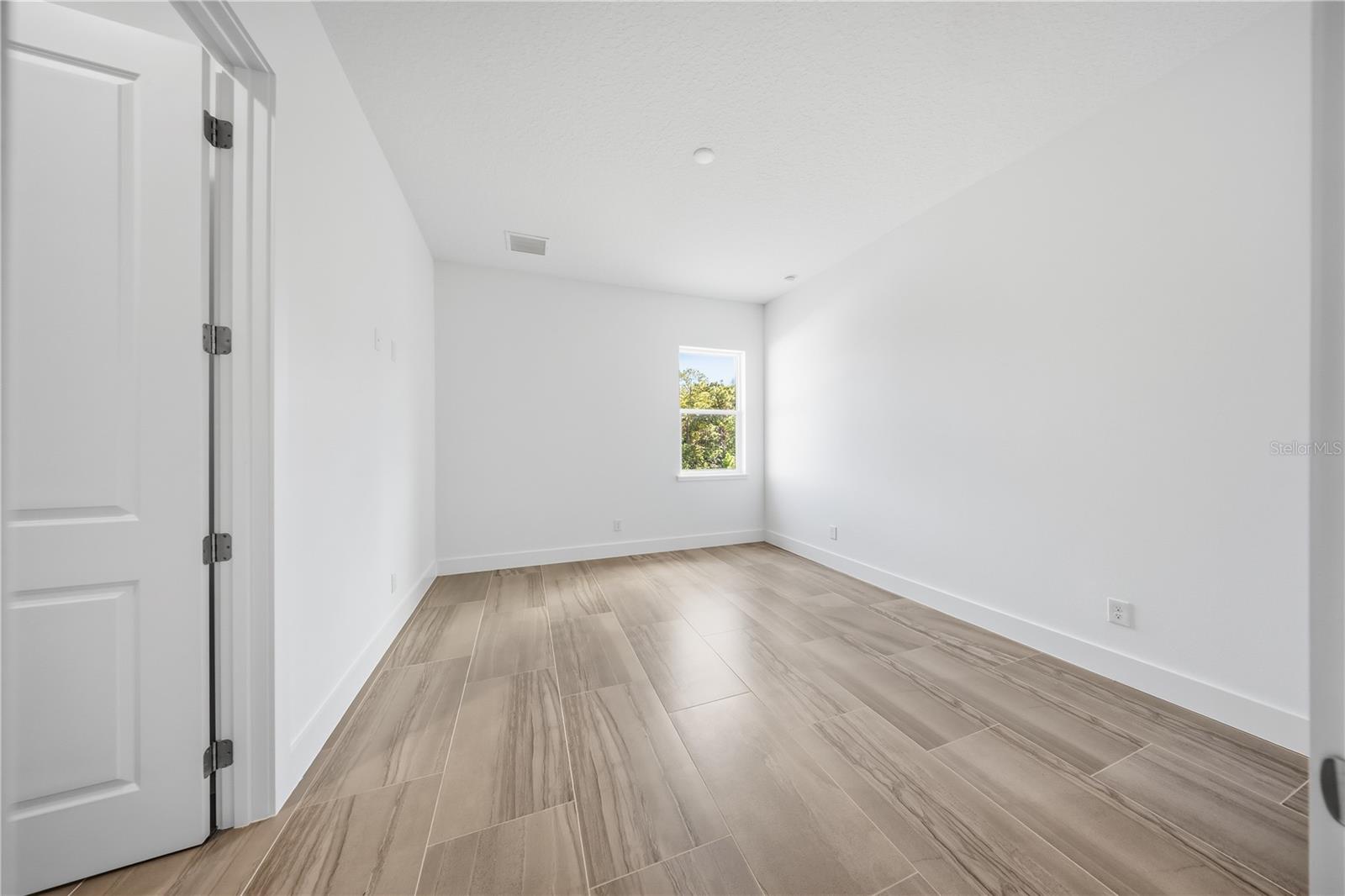 LAUREL POINTE PH 2 - Residential