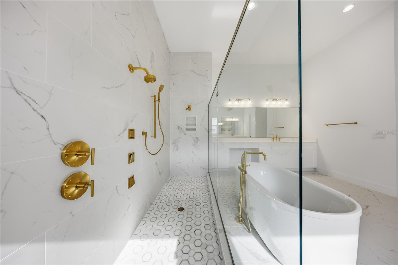 LAUREL POINTE PH 2 - Residential