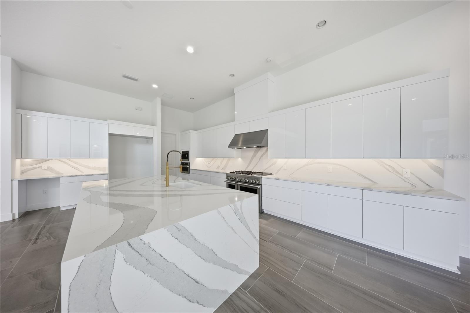 LAUREL POINTE PH 2 - Residential