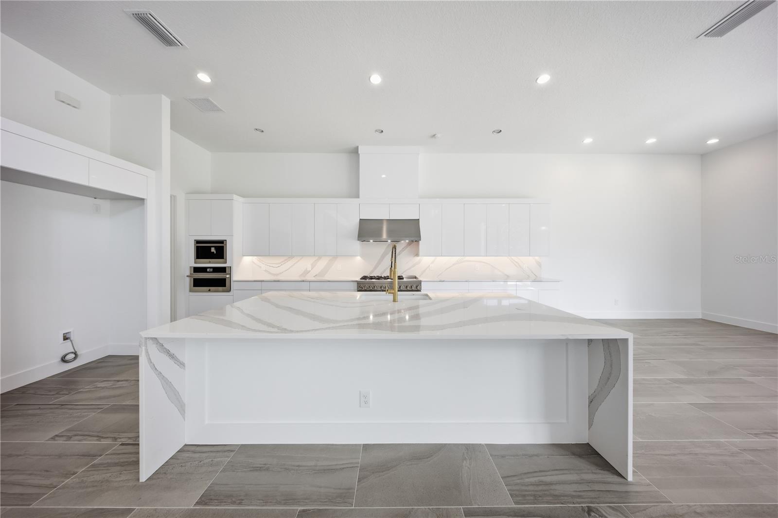 LAUREL POINTE PH 2 - Residential