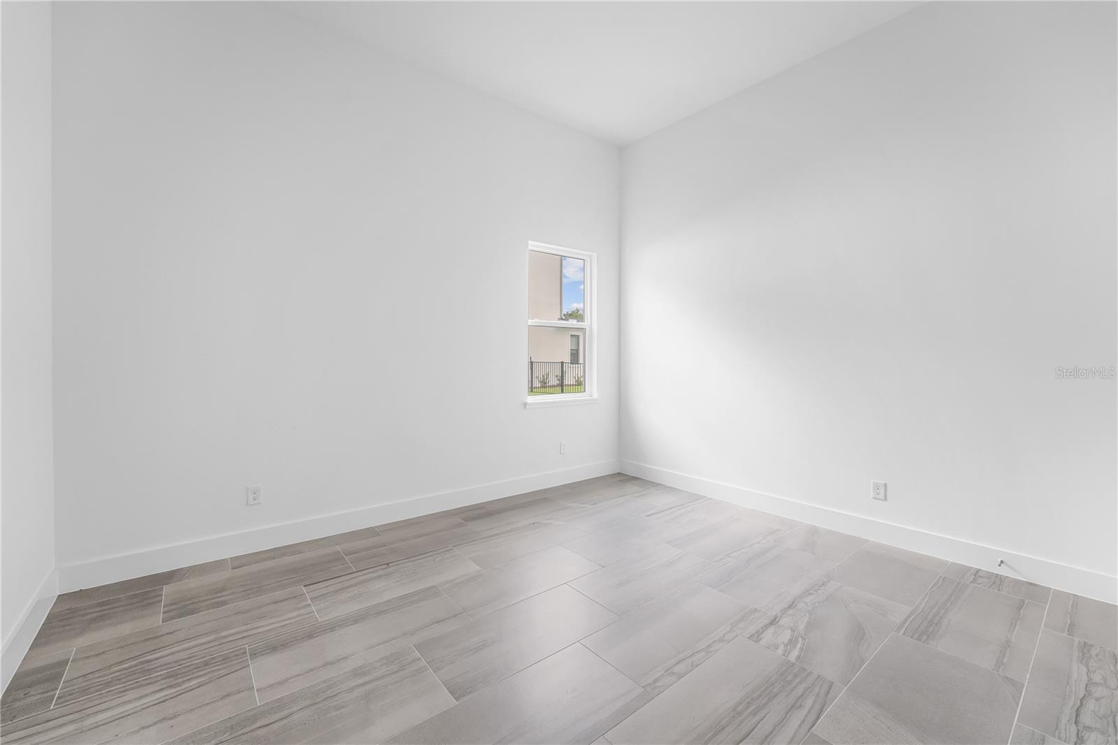 LAUREL POINTE PH 2 - Residential