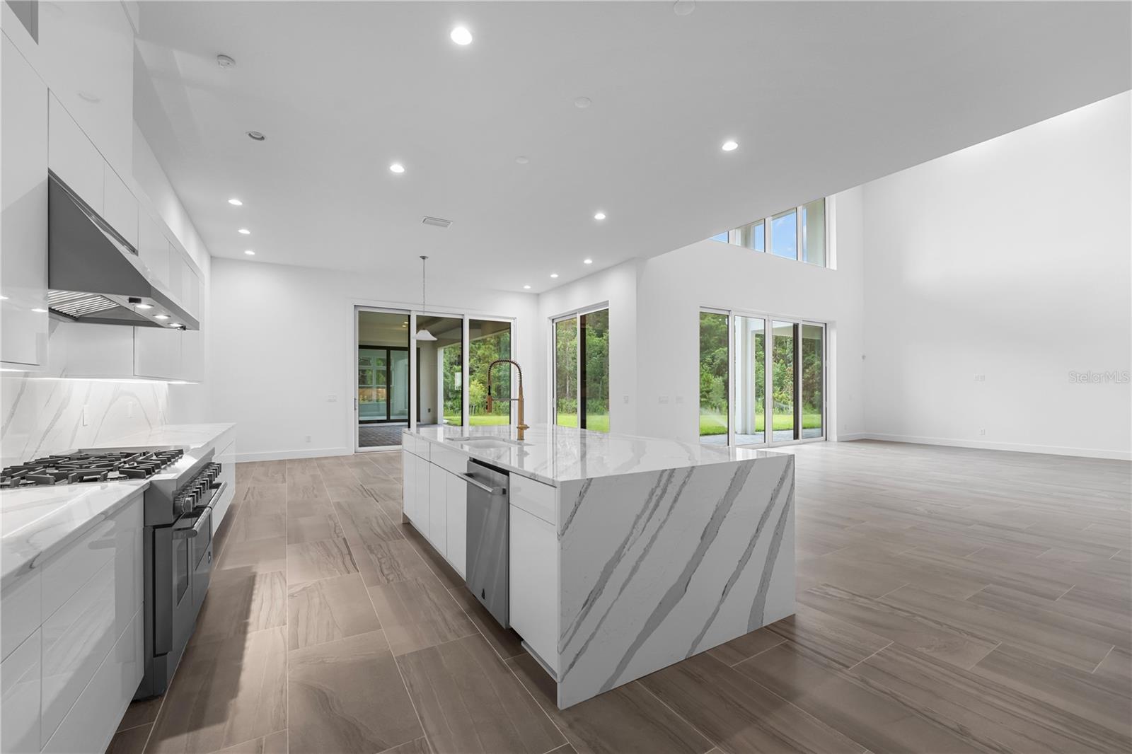 LAUREL POINTE PH 2 - Residential