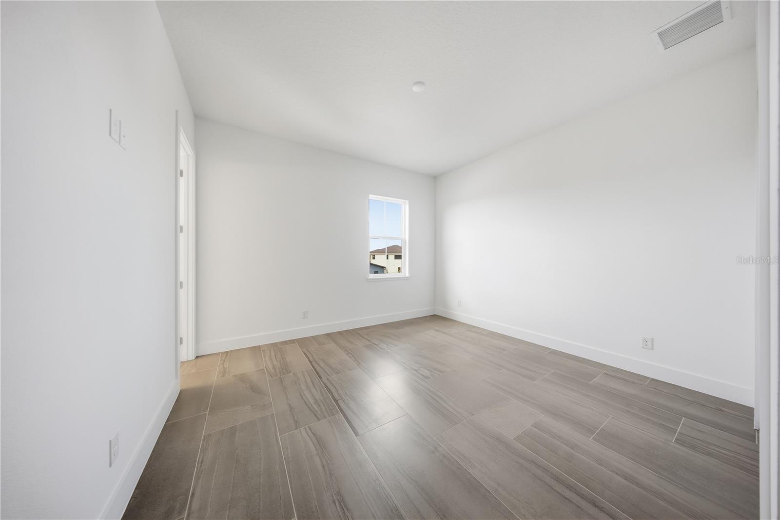 LAUREL POINTE PH 2 - Residential