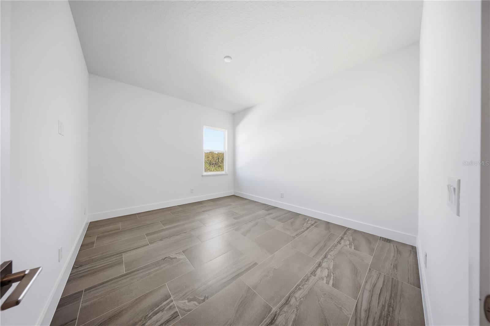 LAUREL POINTE PH 2 - Residential