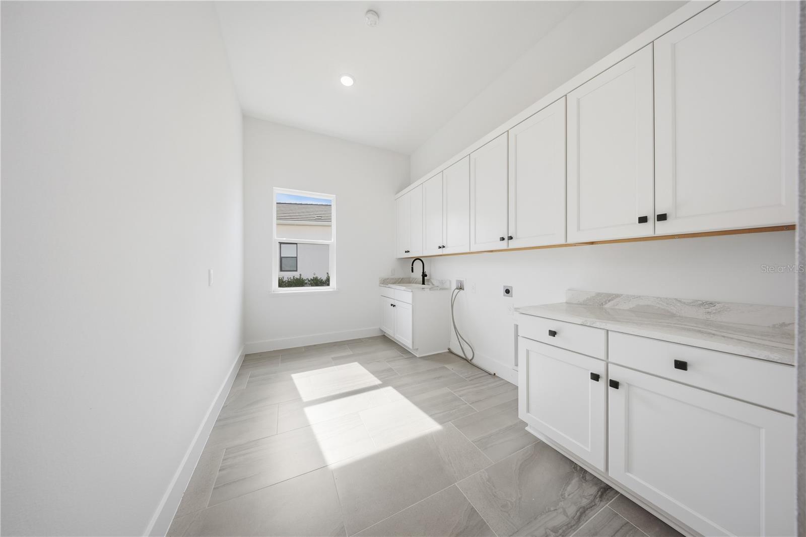 LAUREL POINTE PH 2 - Residential