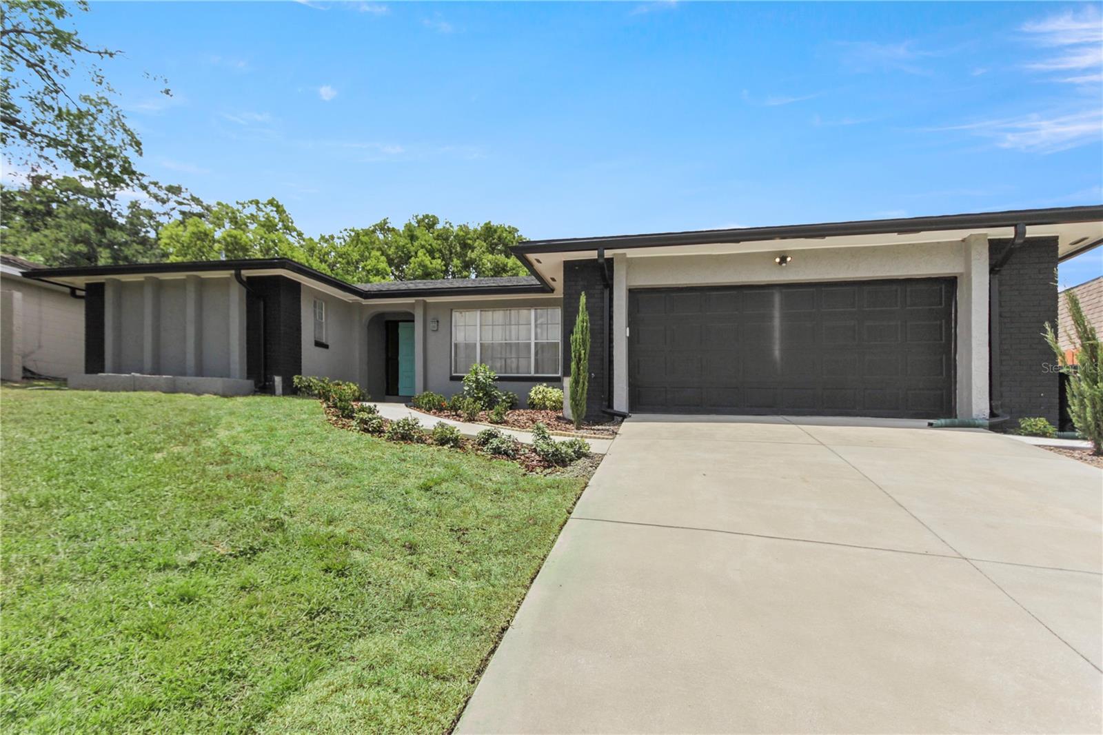 607 GREEN BRIAR BOULEVARD