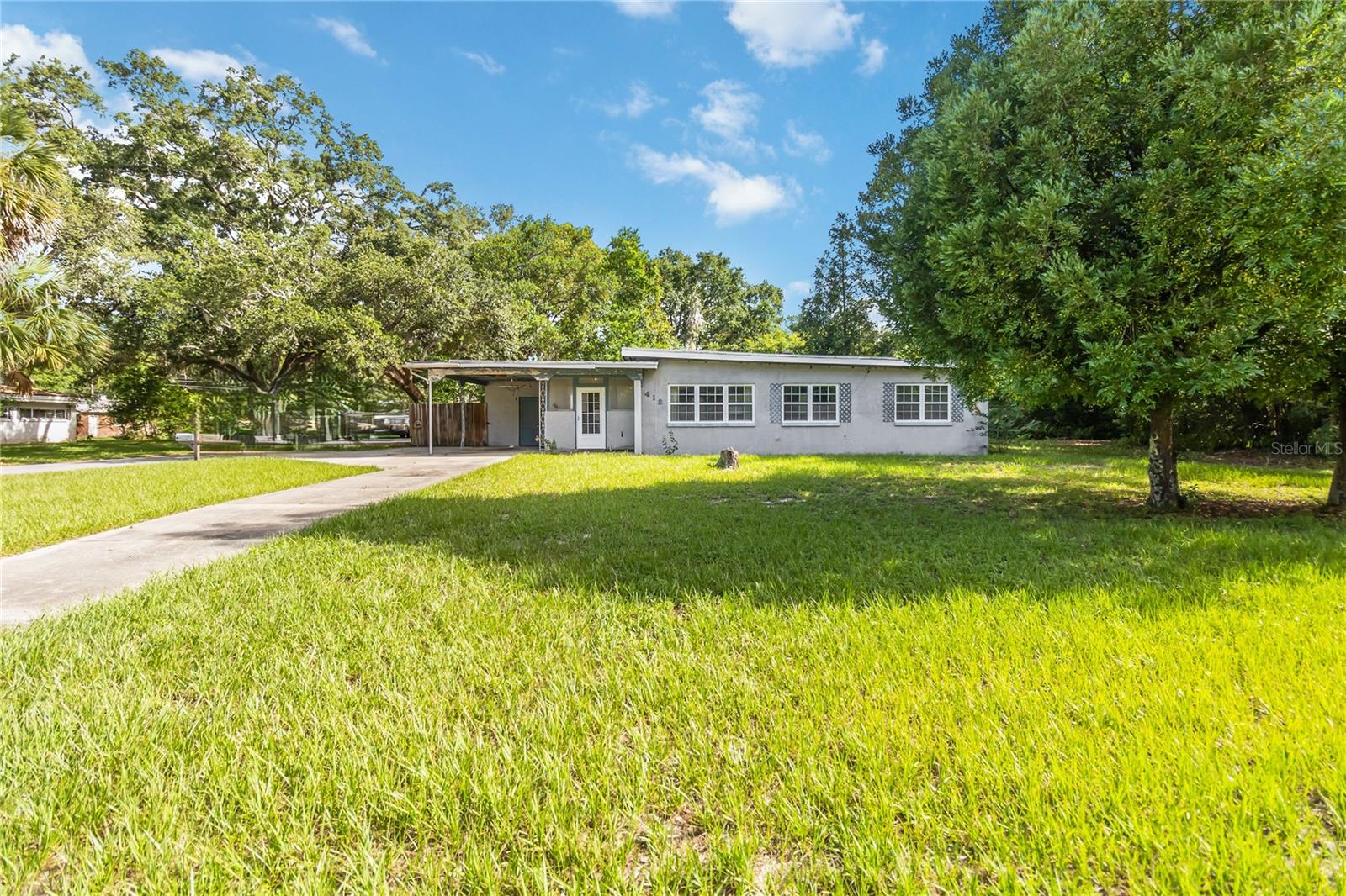 **Location, Location, Location!** Are you a renovator, an astute HGTV'er, or someone with a flair for creative vision? This is your incredible opportunity to transform a fixer-upper into your dream home while building meaningful equity! Nestled in the vibrant heart of Loch Arbor, conveniently situated between Lake Mary and Sanford, this property boasts a prime location that's truly exceptional.
Set on a generous corner lot of over ½ acre, this home is bursting with potential, just waiting for the perfect owner to breathe new life into it. Picture the amazing possibilities! Located within the highly regarded Seminole County School District, you’re just a short stroll from Mayfair Country Club, great shopping, charming local dining, and lovely parks. Plus, with quick access to I-4, SR 417, and US 17-92, your commute will be effortless.
Don’t let this fantastic opportunity slip away! Start envisioning your ideal sanctuary in a wonderful location and get ready to turn your dreams into reality!