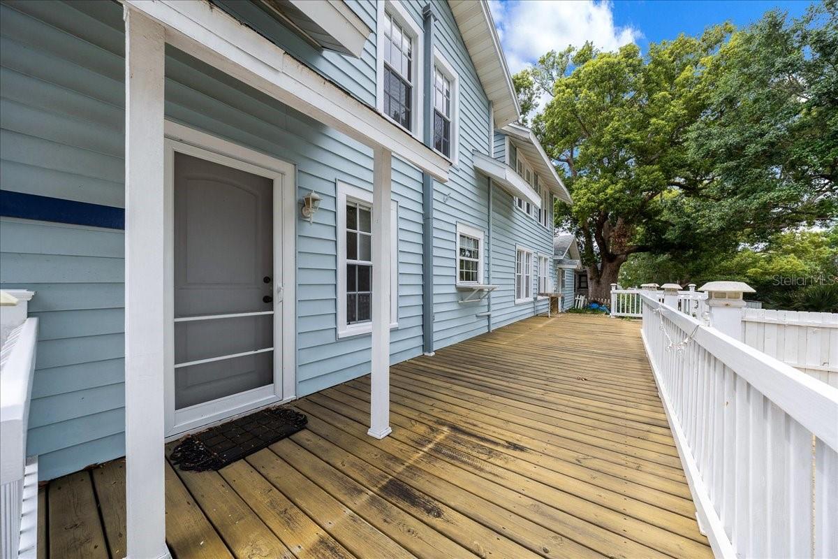 LAKESIDE HOMES - Residential