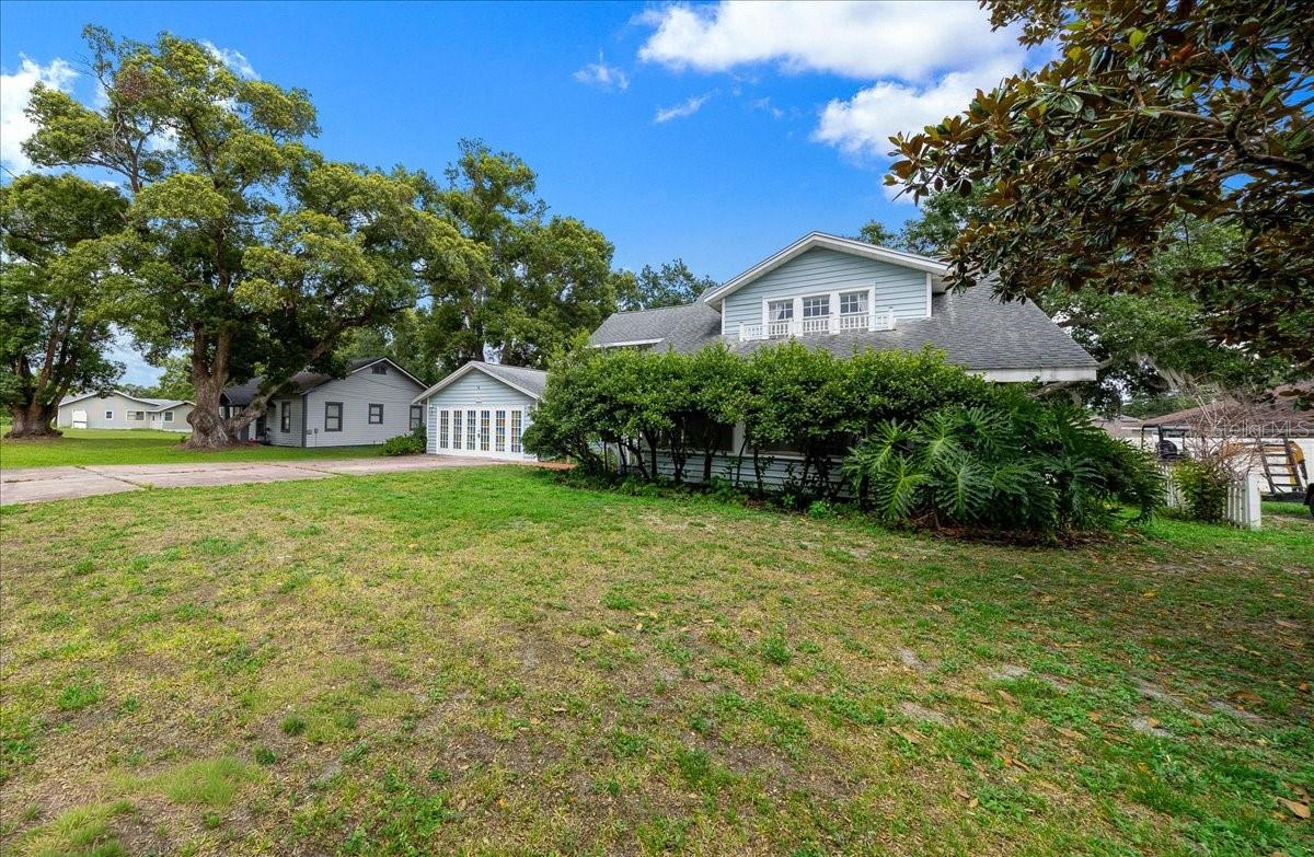 LAKESIDE HOMES - Residential