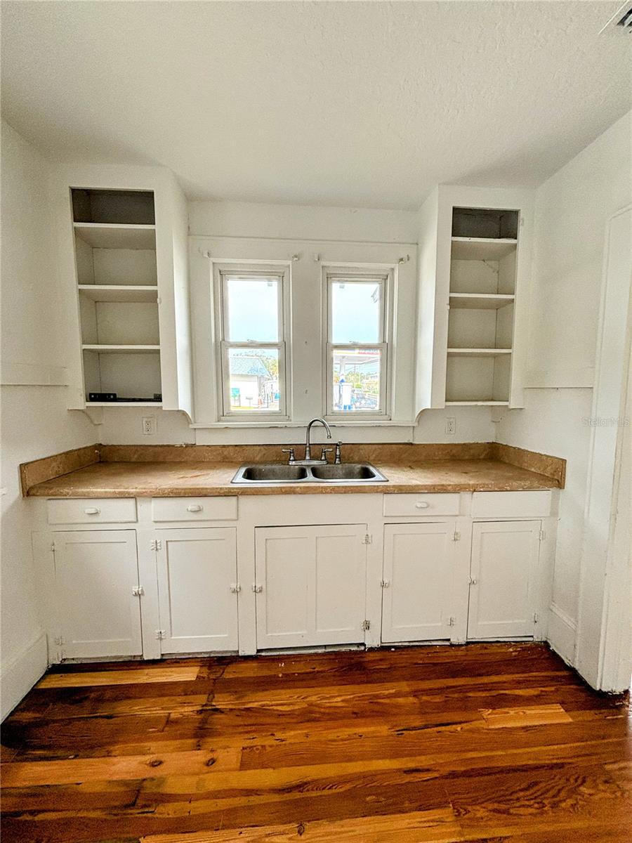 CONNORS NEW SMYRNA - Commercial Sale