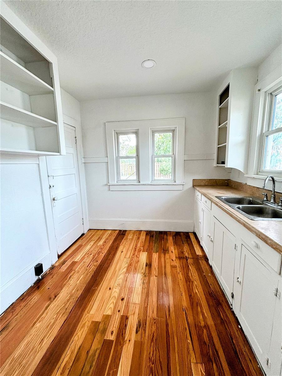 CONNORS NEW SMYRNA - Commercial Sale