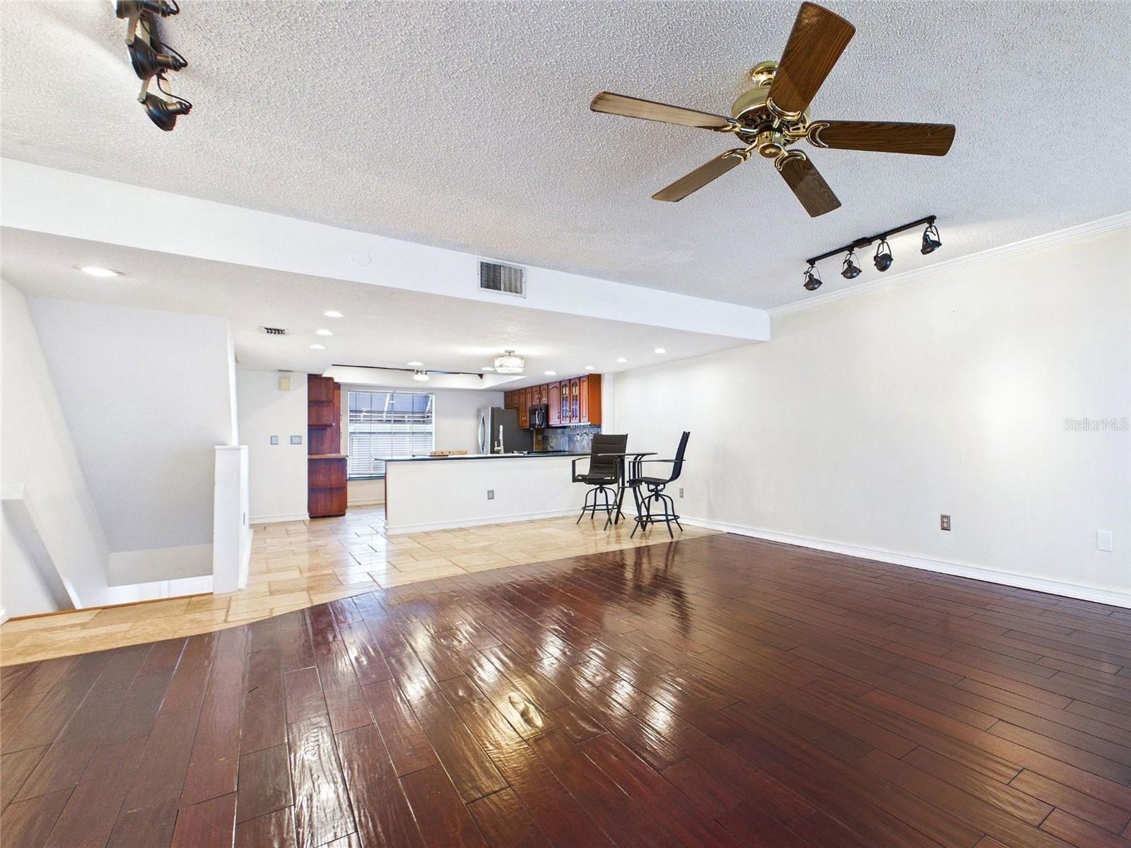 BAYWAY CONDO PH ONE - Residential