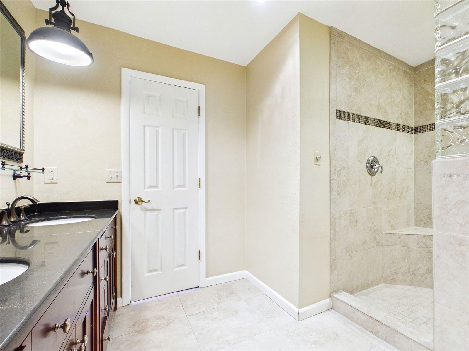 BAYWAY CONDO PH ONE - Residential