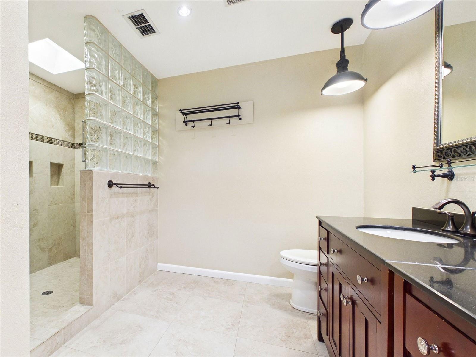 BAYWAY CONDO PH ONE - Residential