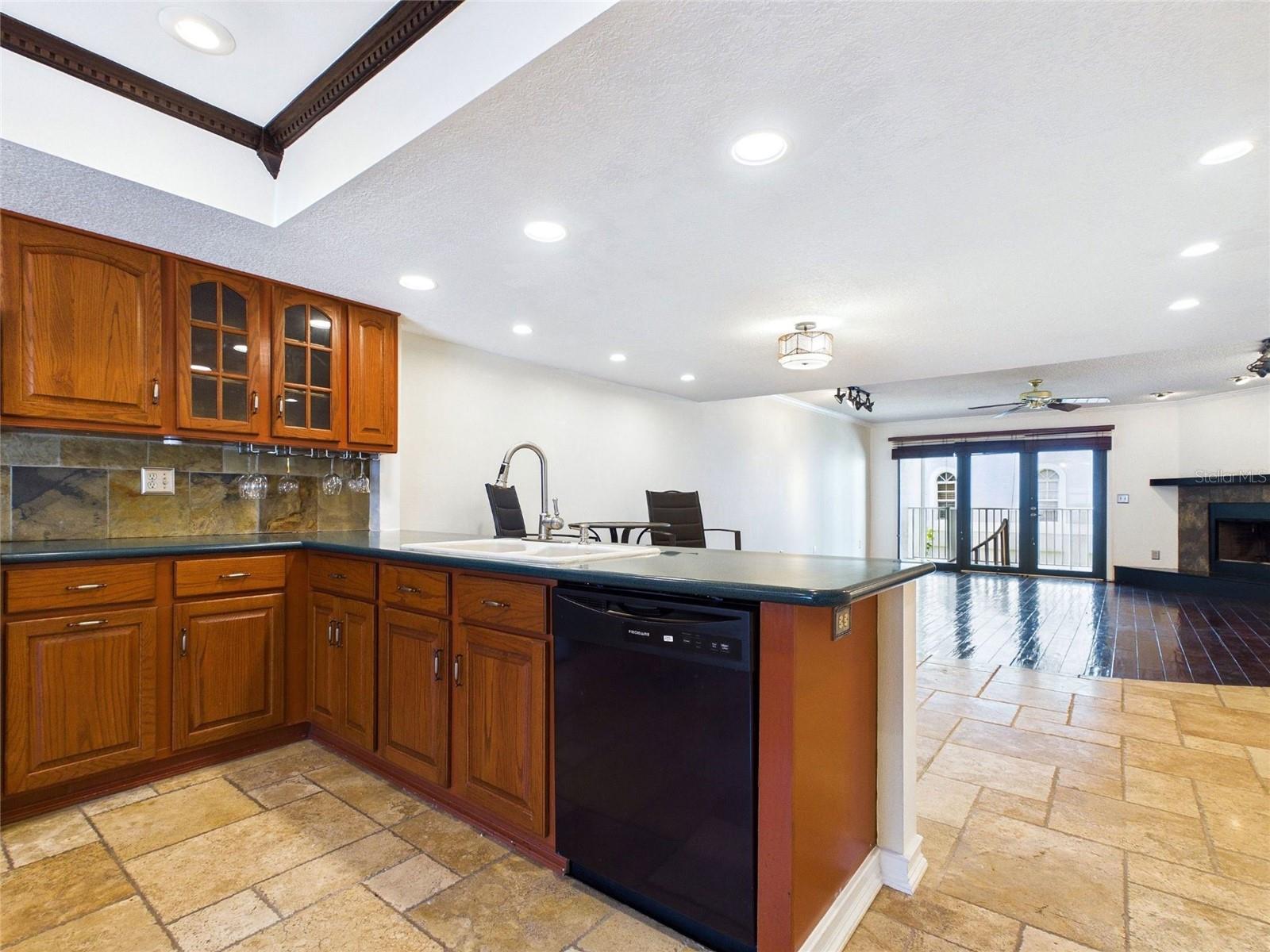 BAYWAY CONDO PH ONE - Residential
