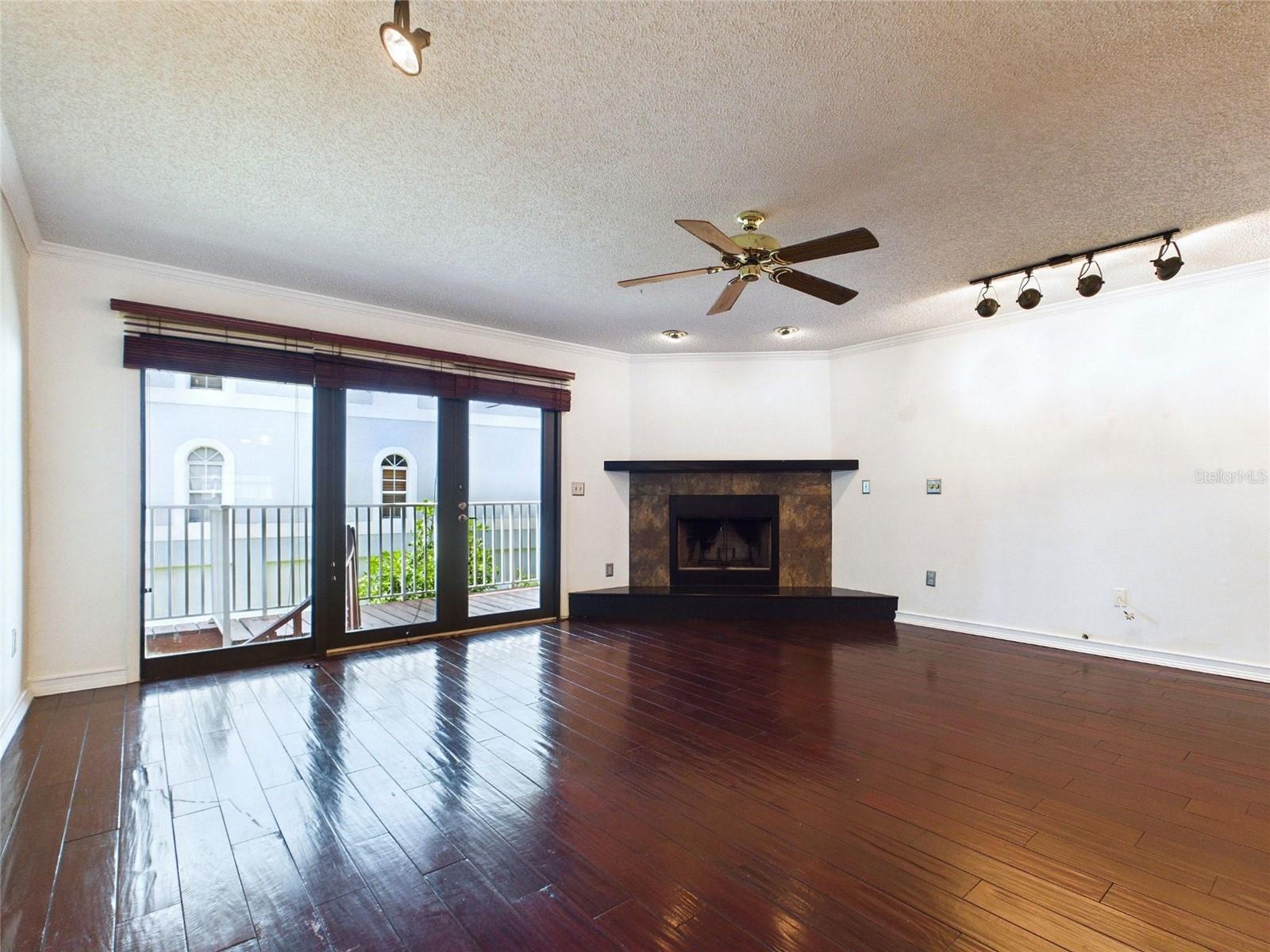 BAYWAY CONDO PH ONE - Residential
