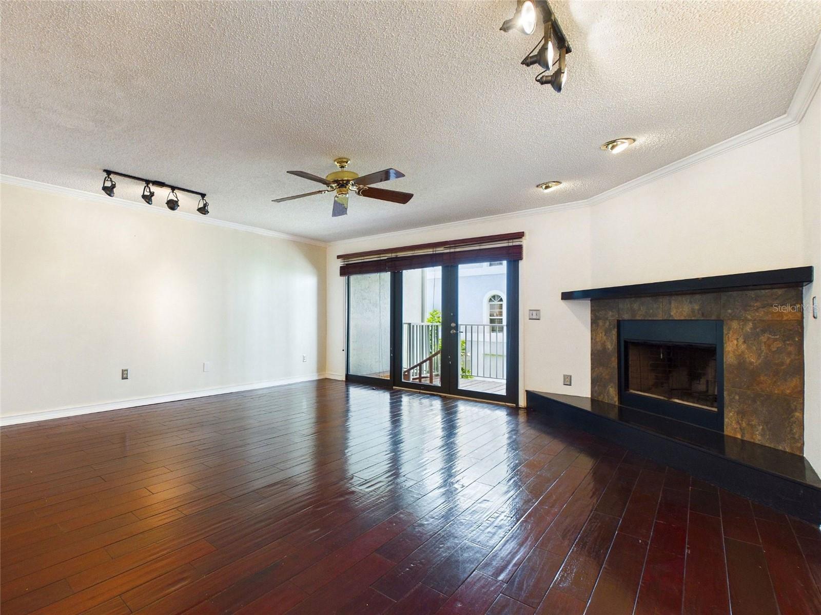 BAYWAY CONDO PH ONE - Residential