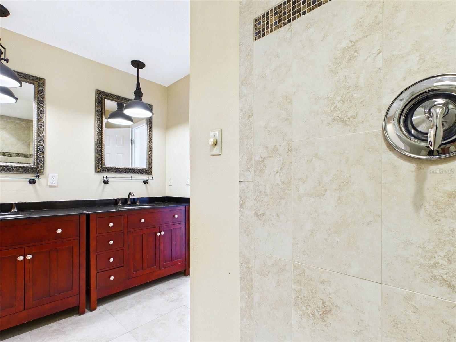 BAYWAY CONDO PH ONE - Residential