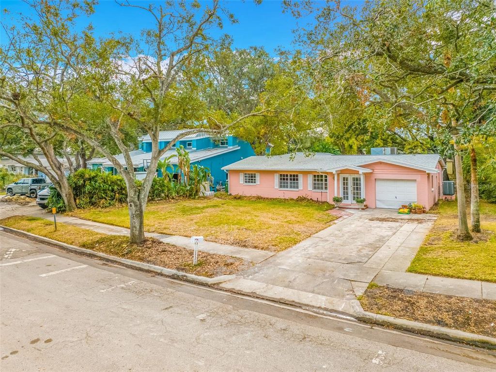 Photo of 4636 W Longfellow Avenue, Tampa, FL 33629 (MLS # TB8334516)