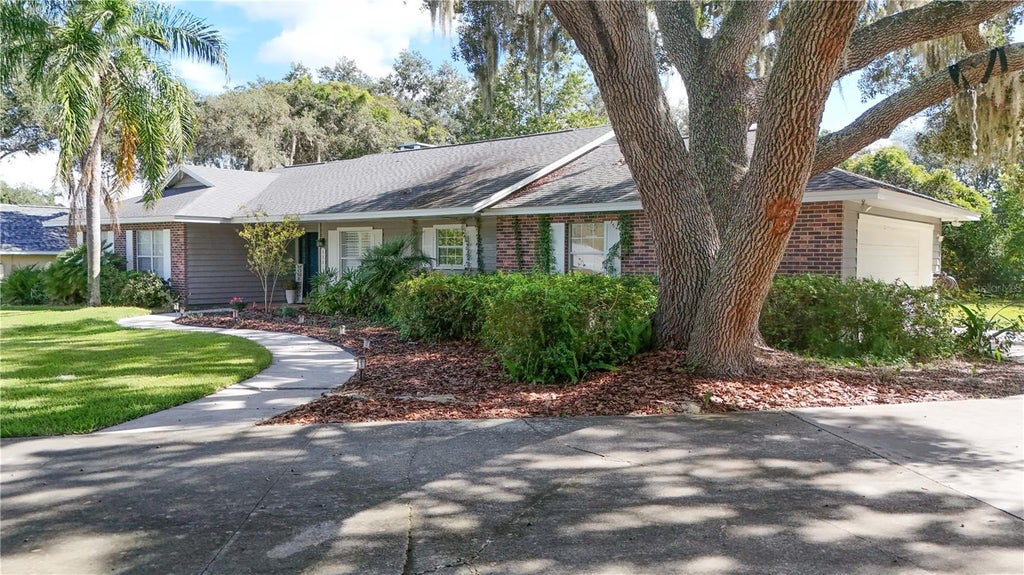 Photo of 33014 Karl Court, Leesburg, FL 34788 (MLS # O6444895)