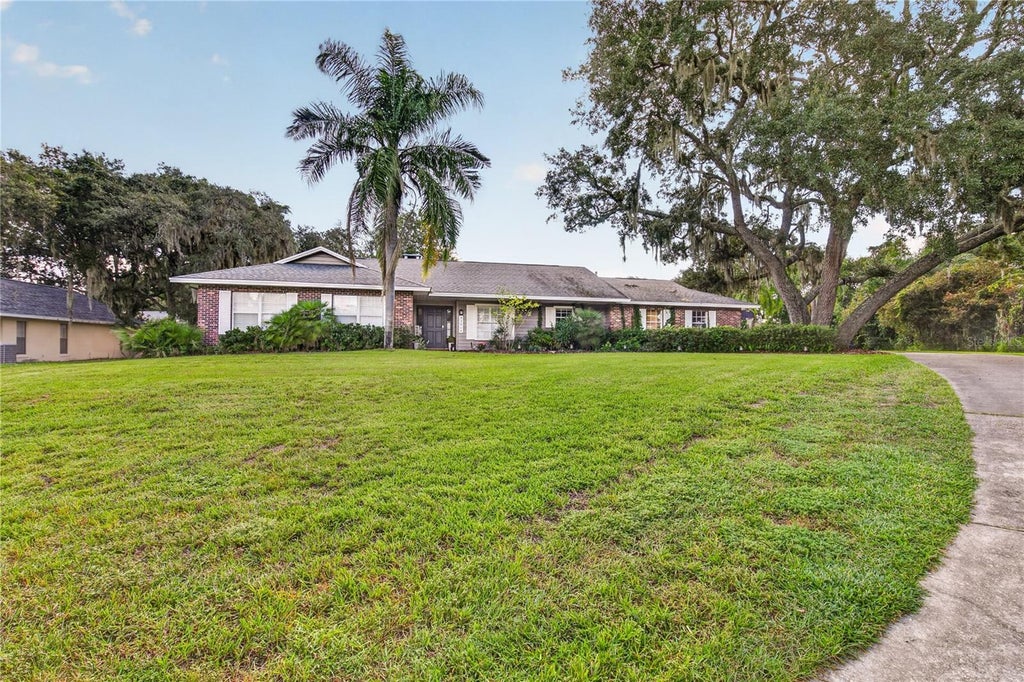Photo of 33014 Karl Court, Leesburg, FL 34788 (MLS # O6444895)