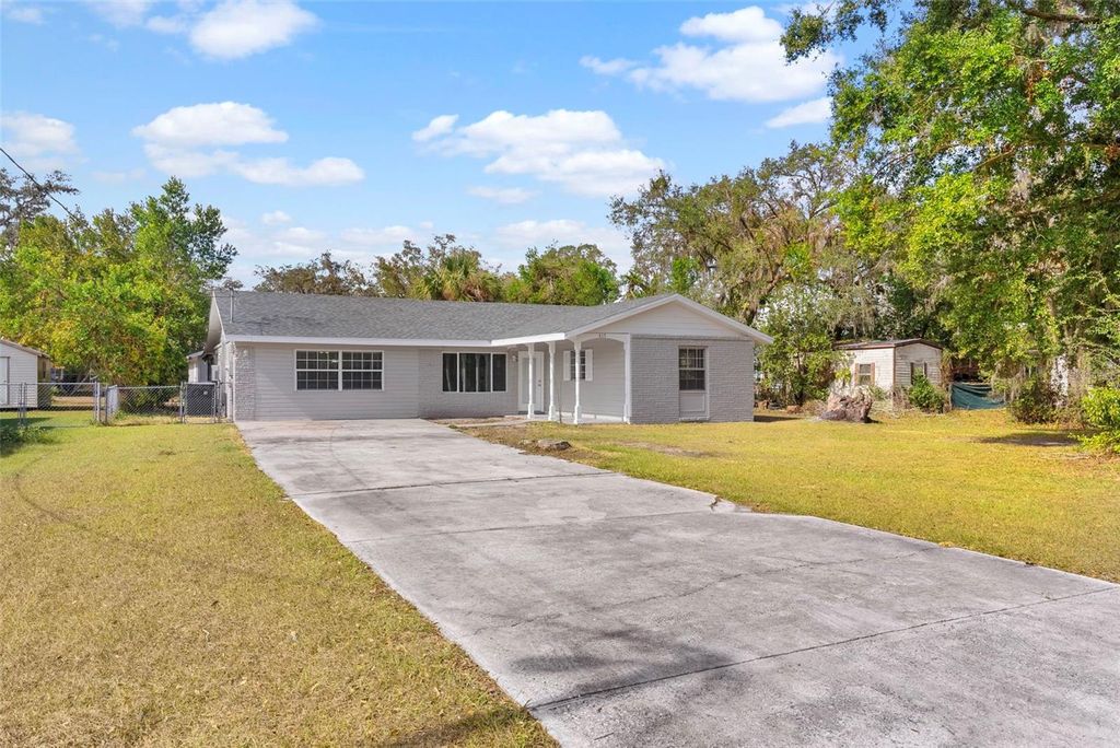 Photo of 815 N Hendry Avenue, Fort Meade, FL 33841 (MLS # L4959337)