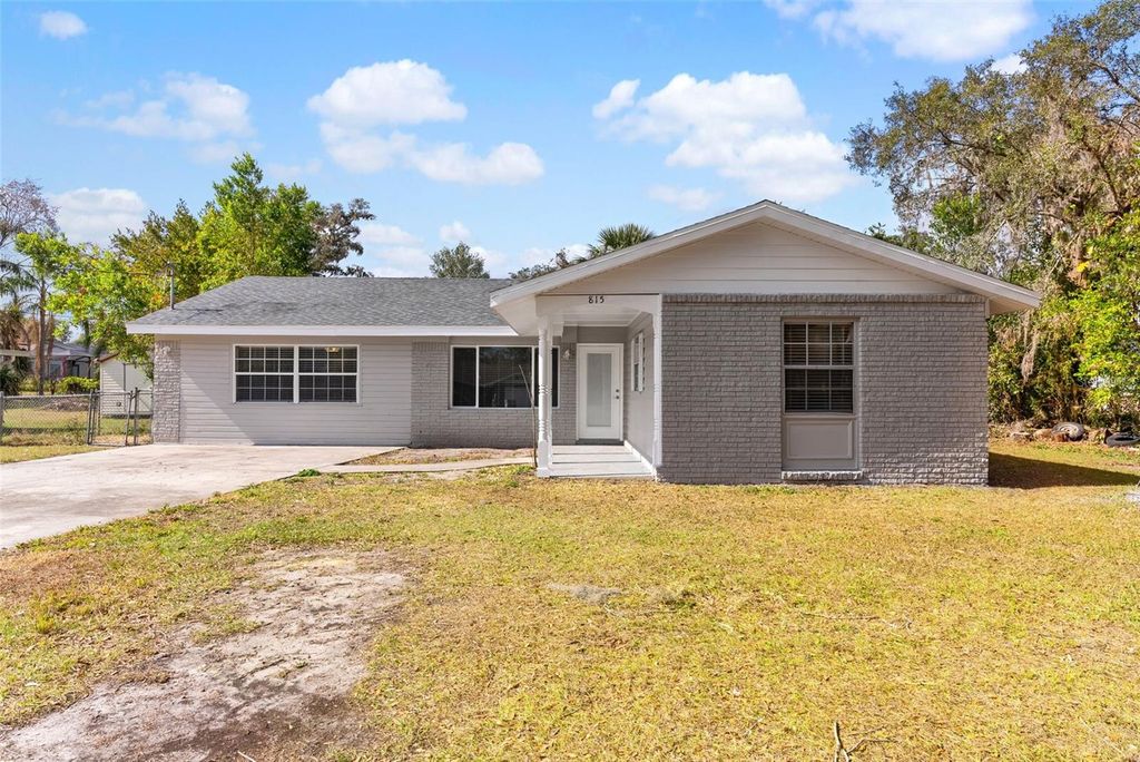 Photo of 815 N Hendry Avenue, Fort Meade, FL 33841 (MLS # L4959337)