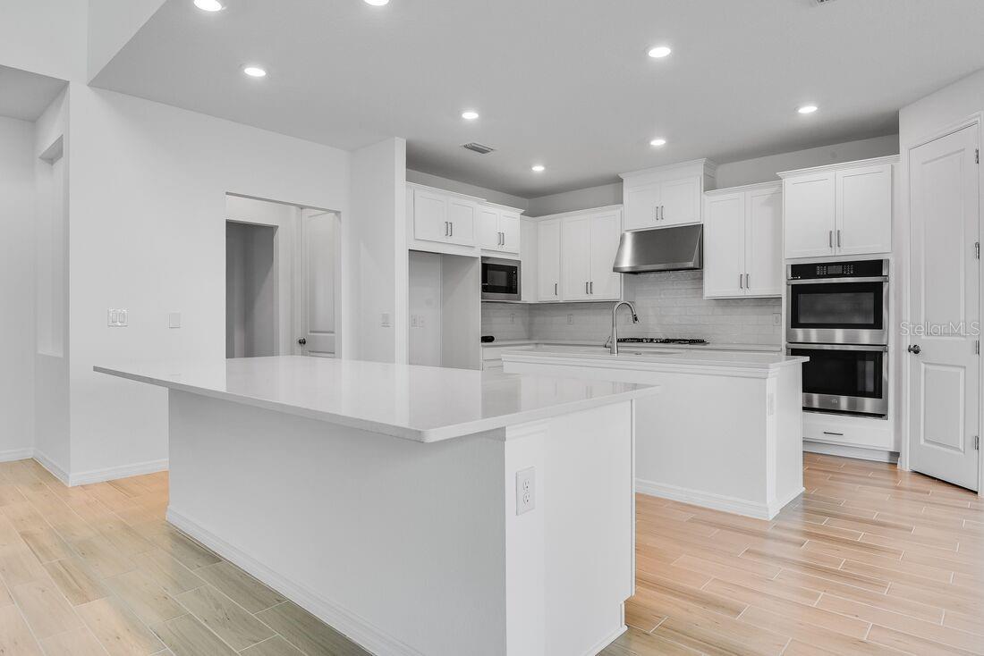 673 JUNONIA BOULEVARD