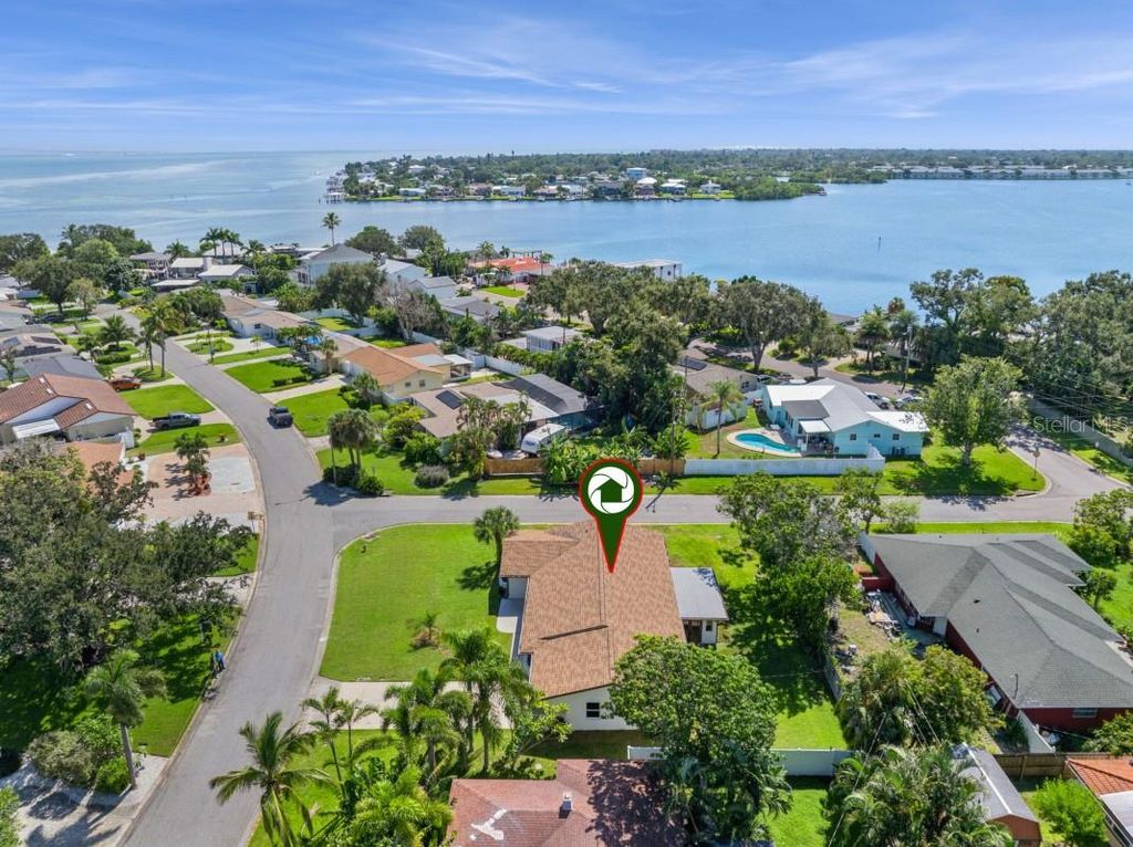 Photo of 2335 Tropical Shores Drive SE, St Petersburg, FL 33705 (MLS # A4683484)