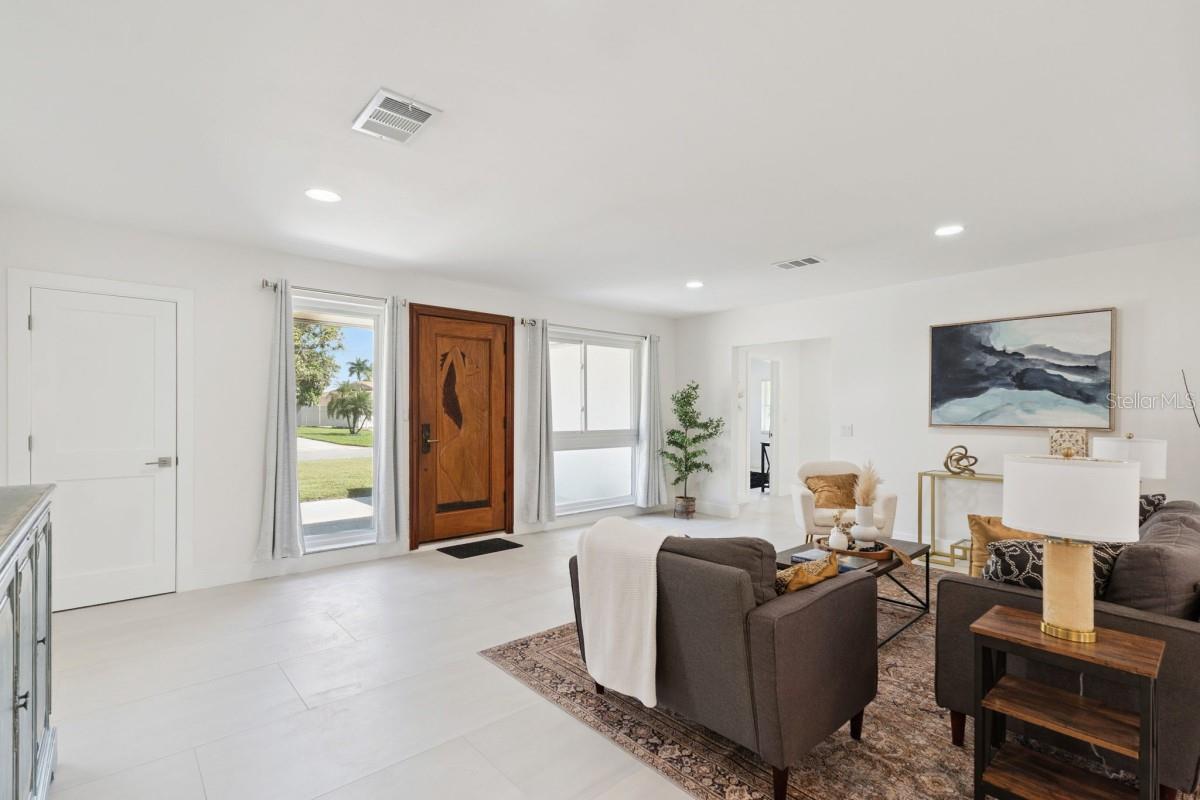 TROPICAL SHORES - Residential