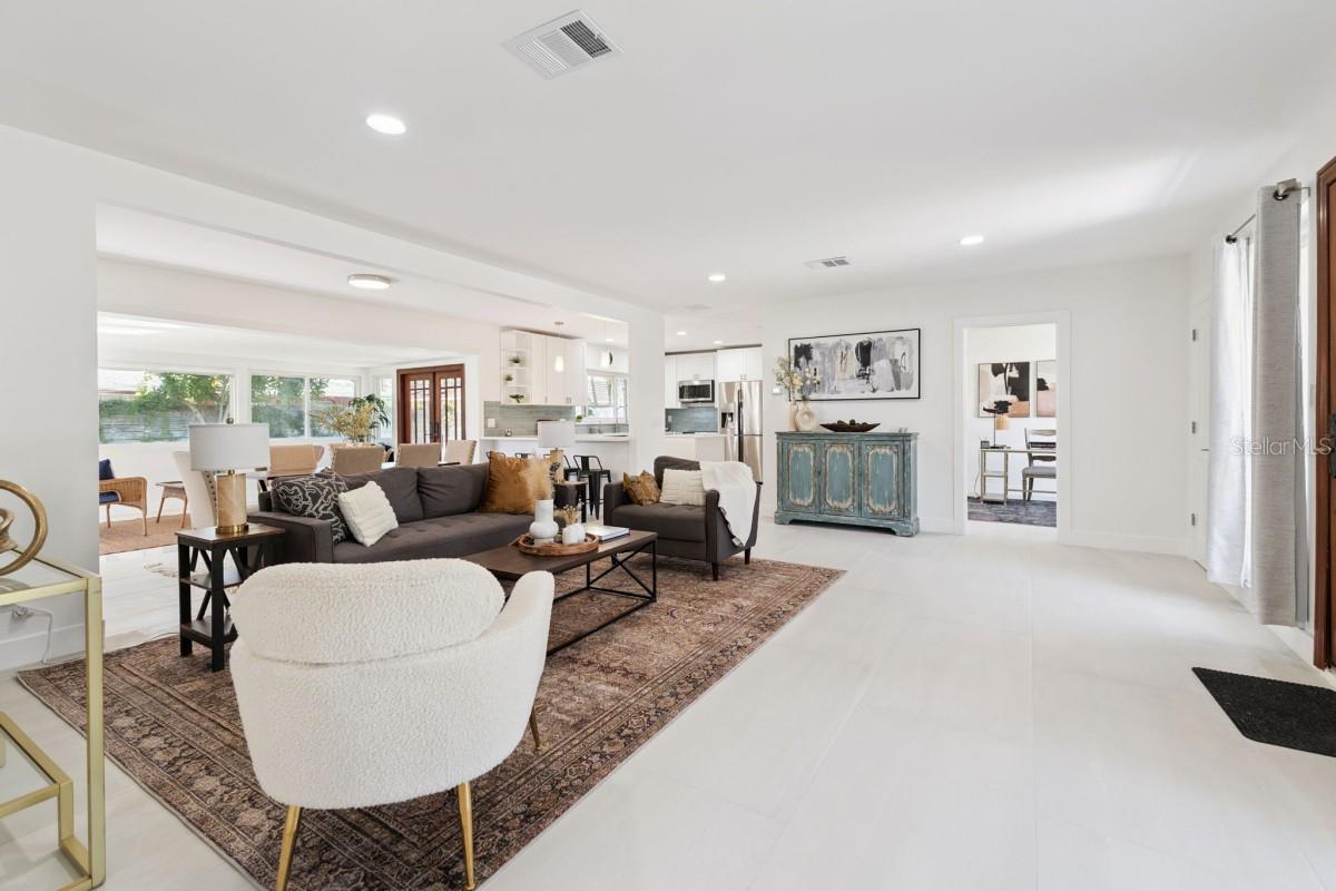 TROPICAL SHORES - Residential