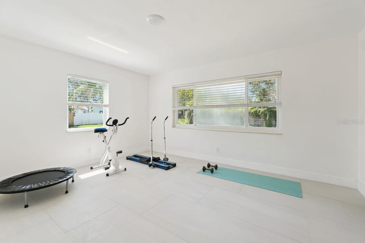 TROPICAL SHORES - Residential