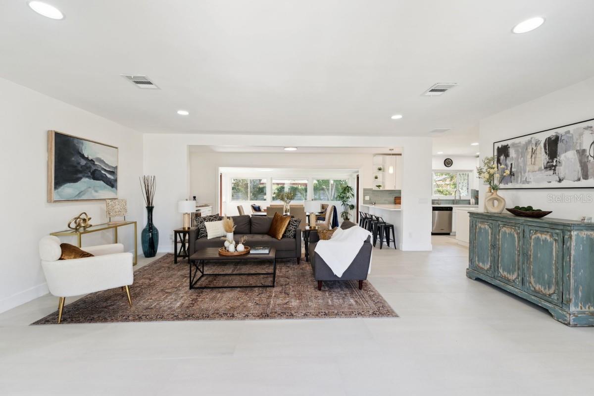 TROPICAL SHORES - Residential