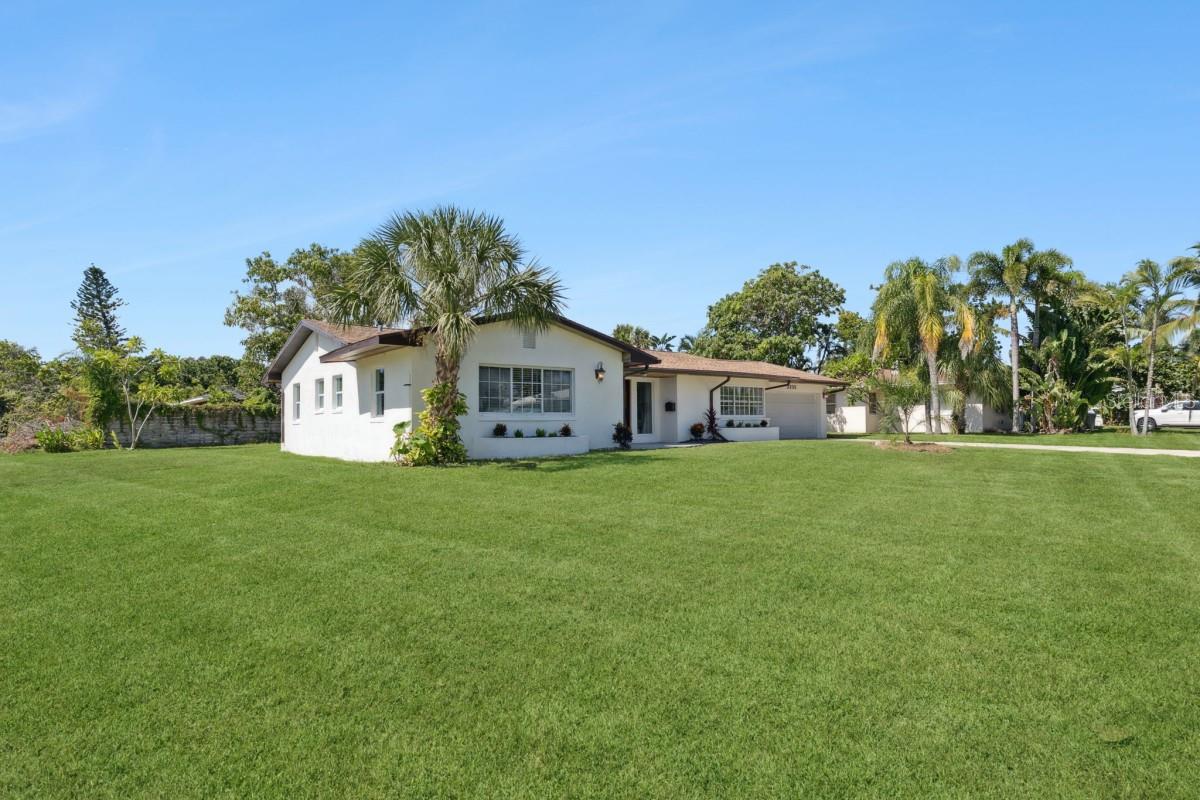 TROPICAL SHORES - Residential