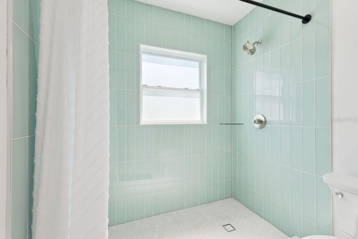 TROPICAL SHORES - Residential