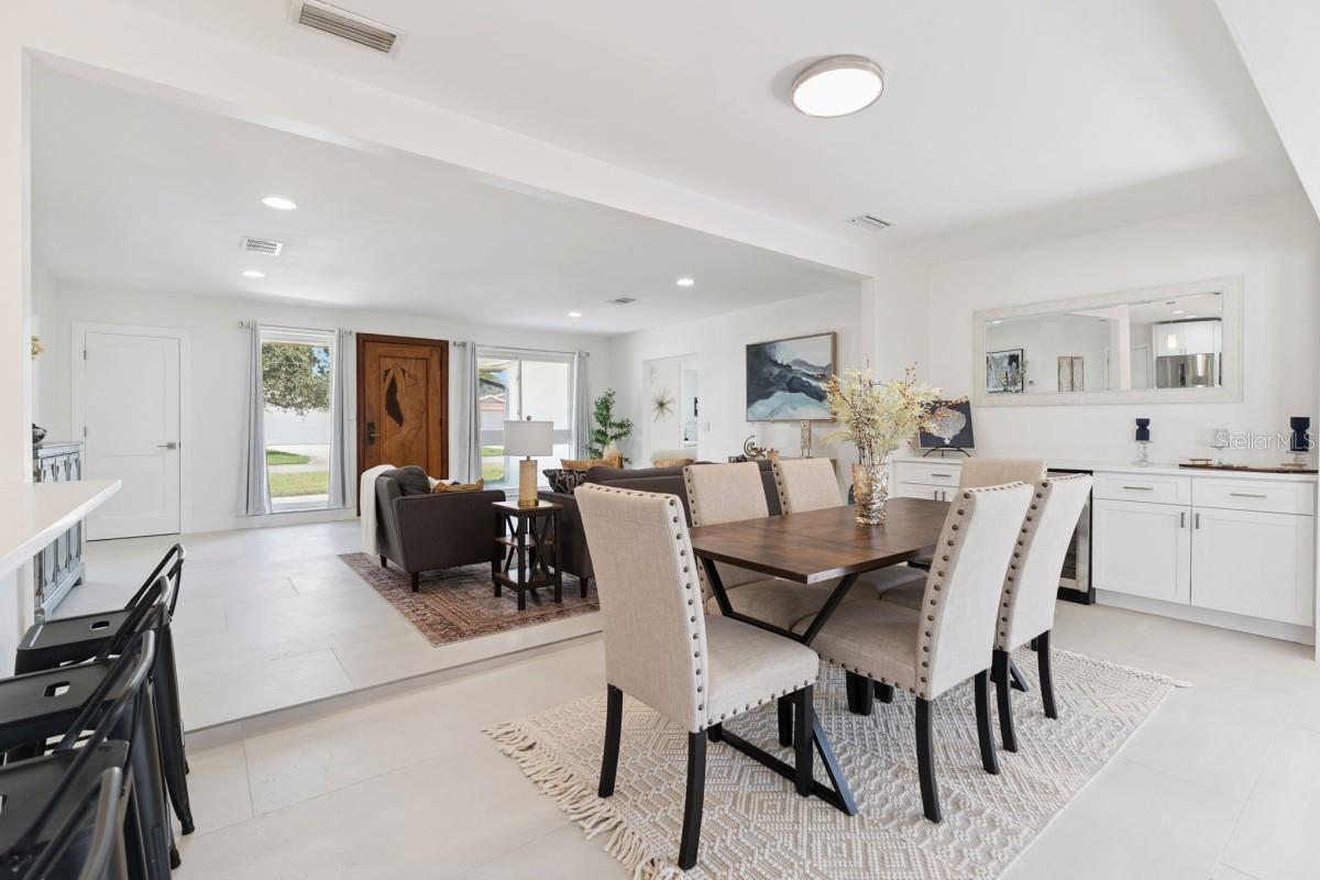 TROPICAL SHORES - Residential