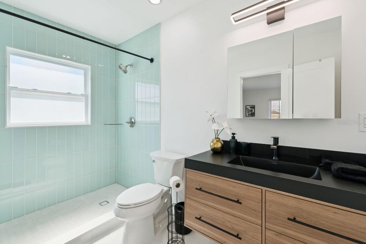 TROPICAL SHORES - Residential