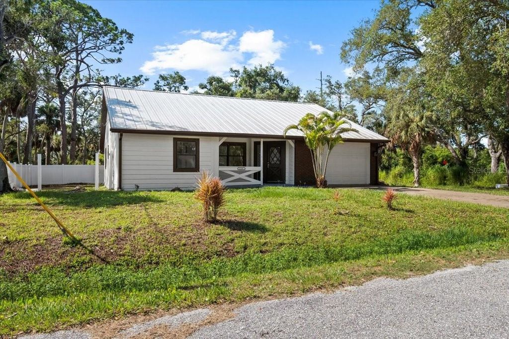 Photo of 116 Hermes Road, Venice, FL 34293 (MLS # TB8403058)