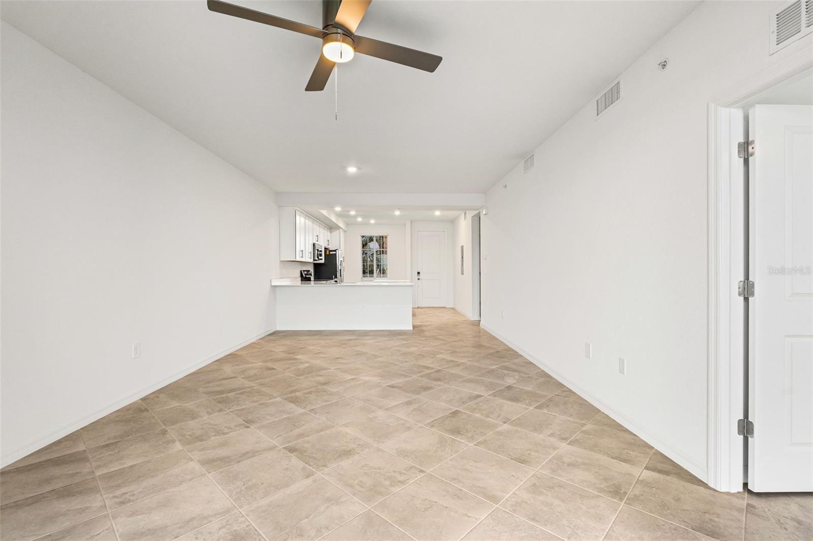 CALUSA COUNTRY CLUB - Residential Lease