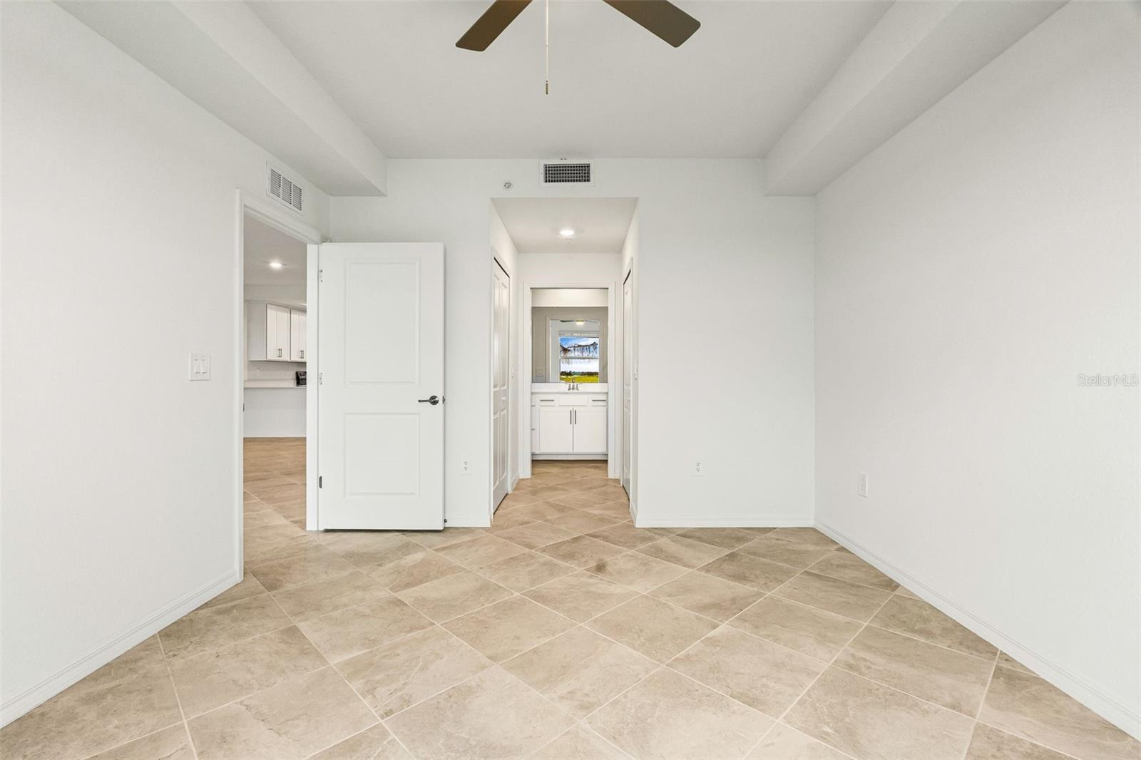 CALUSA COUNTRY CLUB - Residential Lease