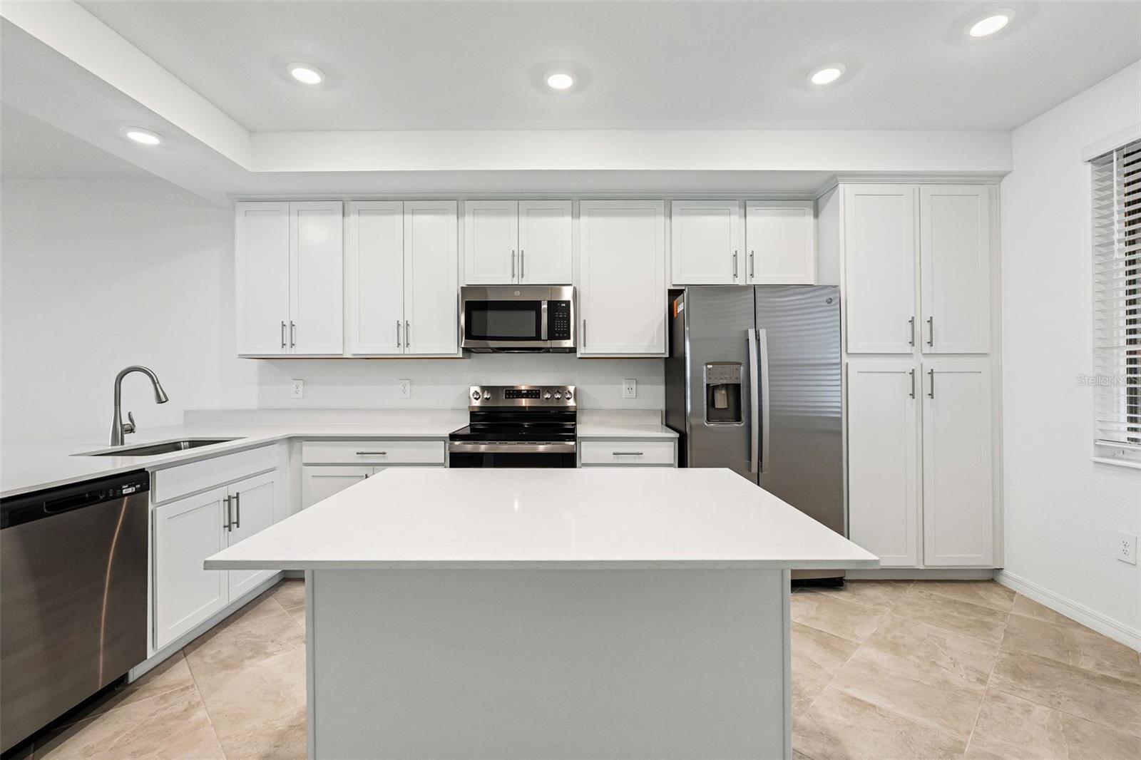 CALUSA COUNTRY CLUB - Residential Lease