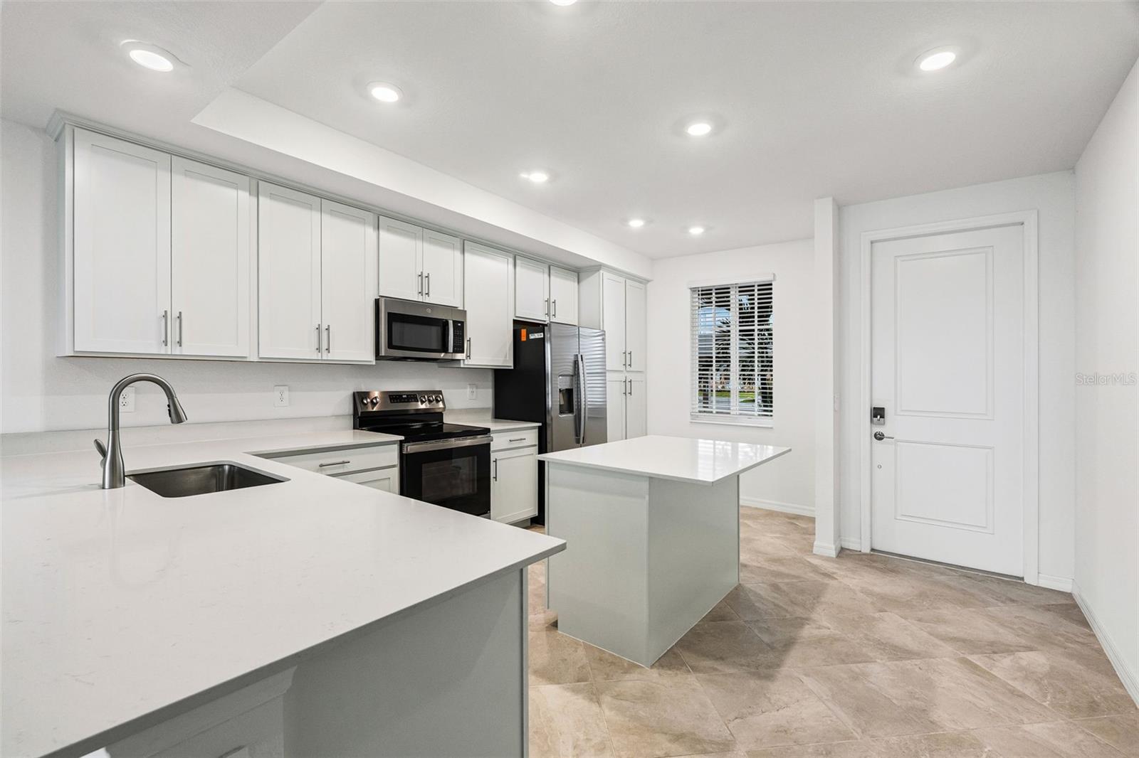 CALUSA COUNTRY CLUB - Residential Lease