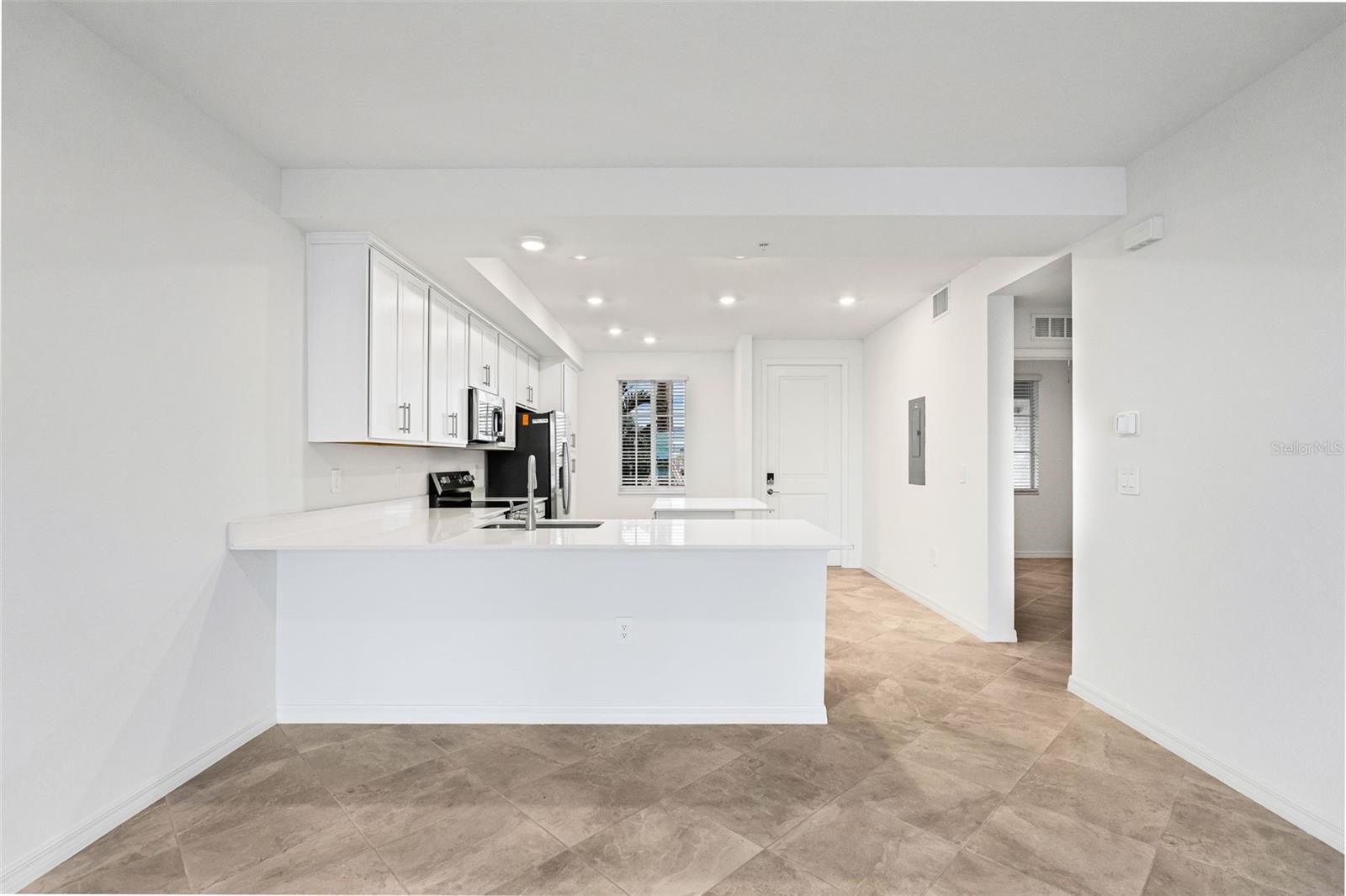 CALUSA COUNTRY CLUB - Residential Lease