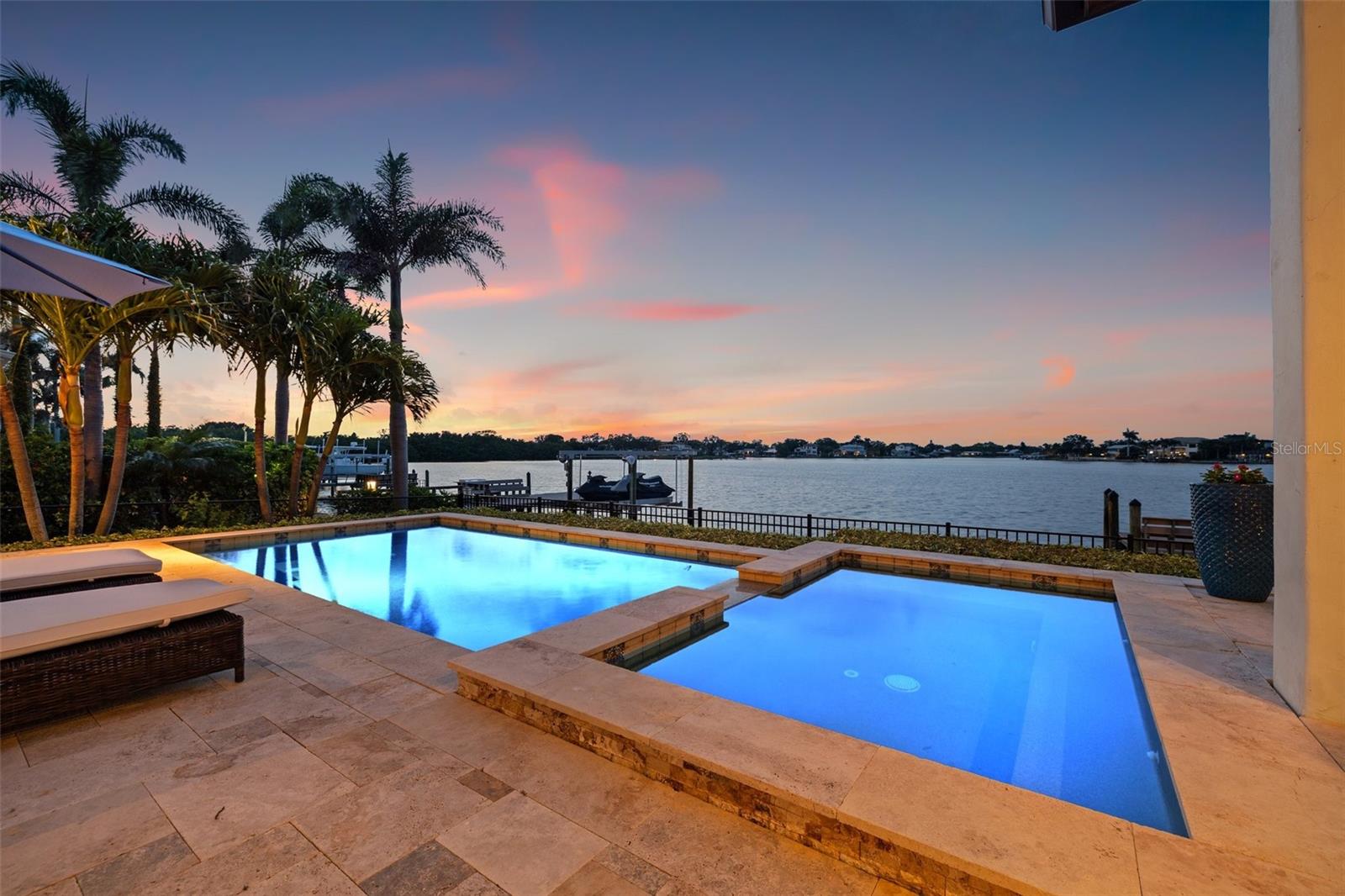 301 BAYVIEW DRIVE NE
