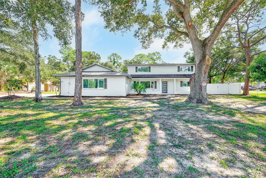 Photo of 1595 Oak Lane, Clearwater, FL 33764 (MLS # TB8556461)