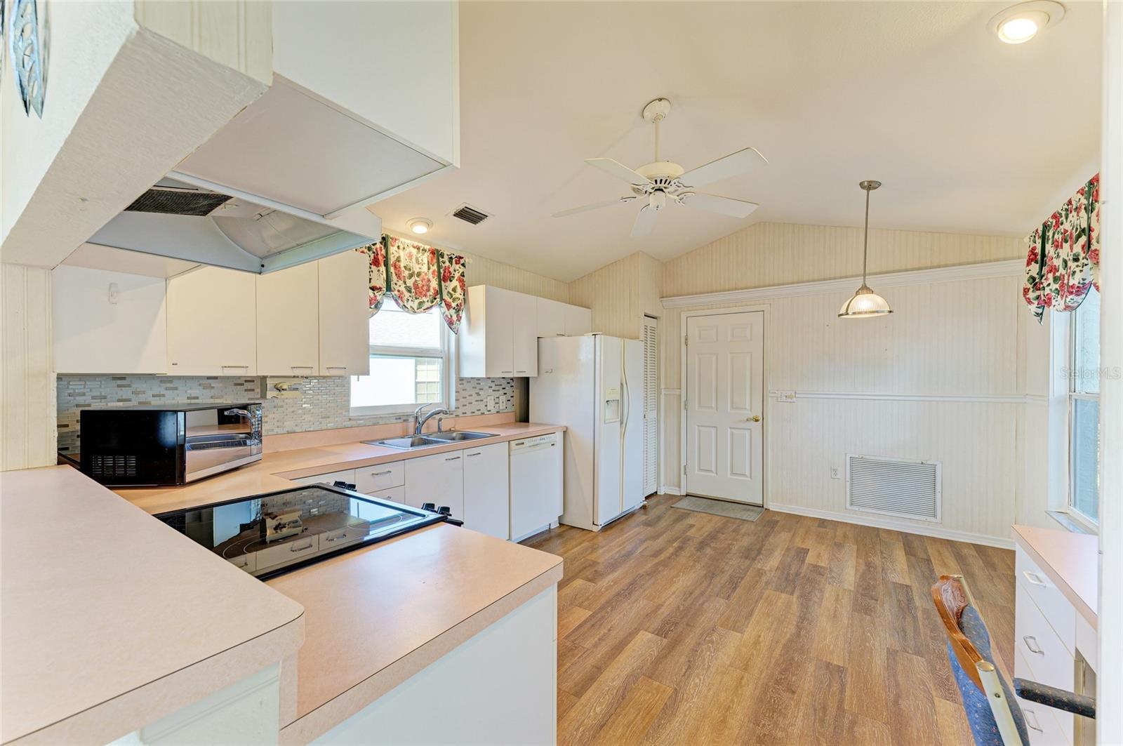 SPRING LAKES VII - Residential