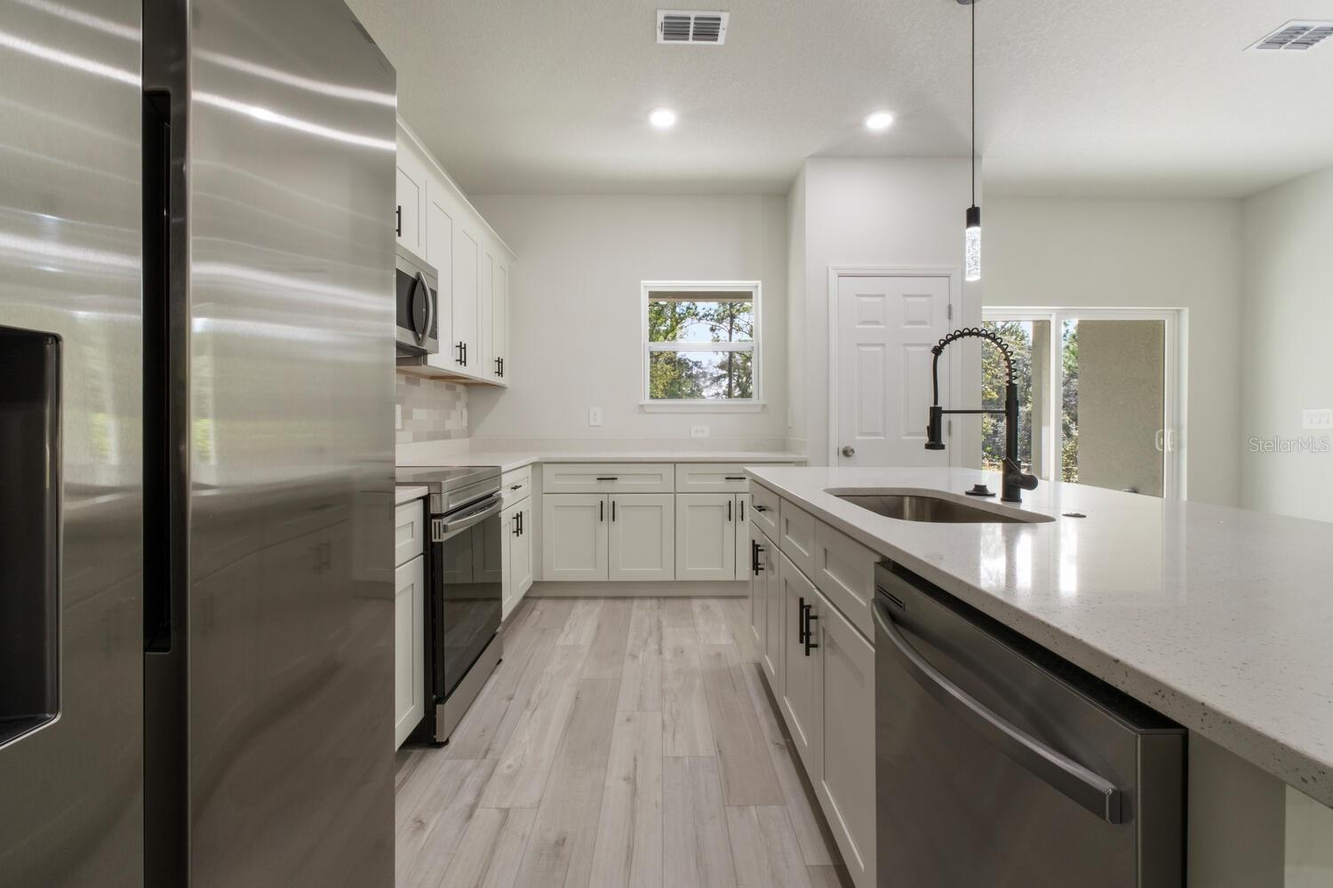 CITRUS SPGS UNIT 06 - Residential Lease