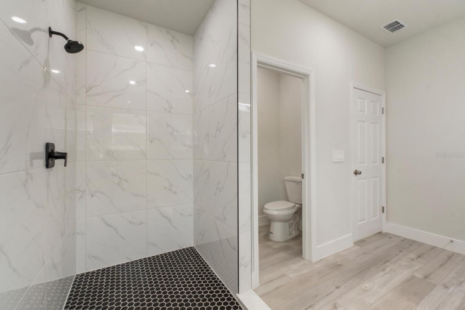 CITRUS SPGS UNIT 06 - Residential Lease