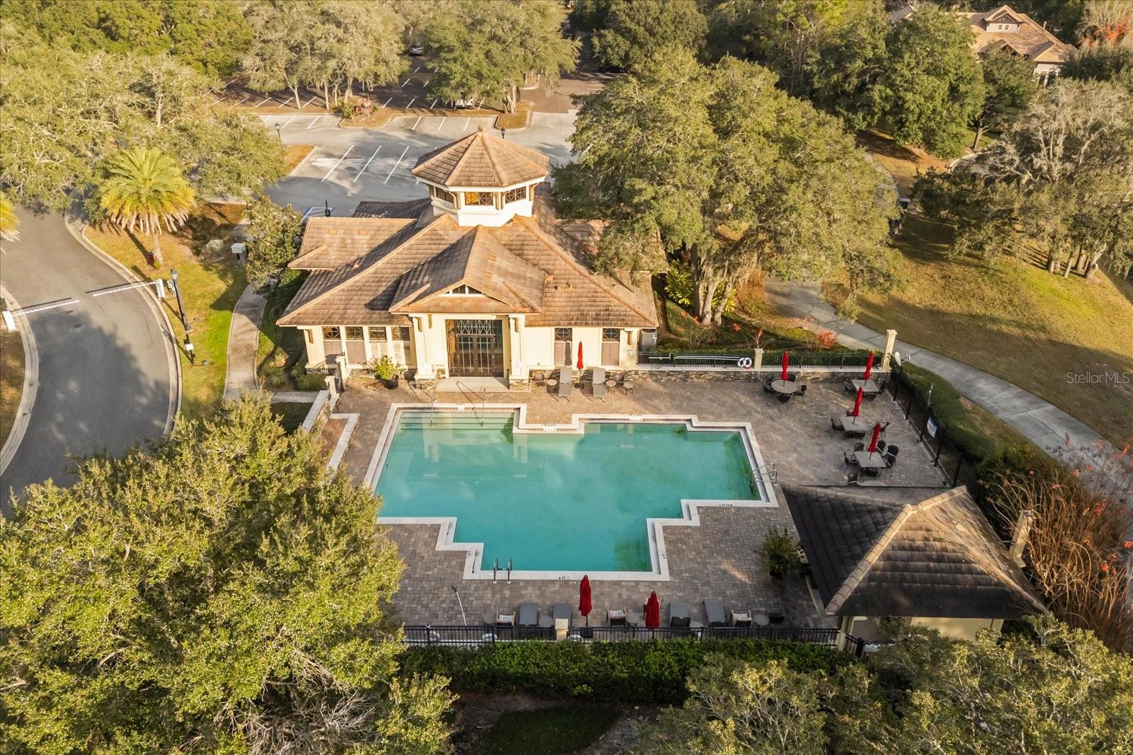 HEATHROW COUNTRY ESTATES - Residential