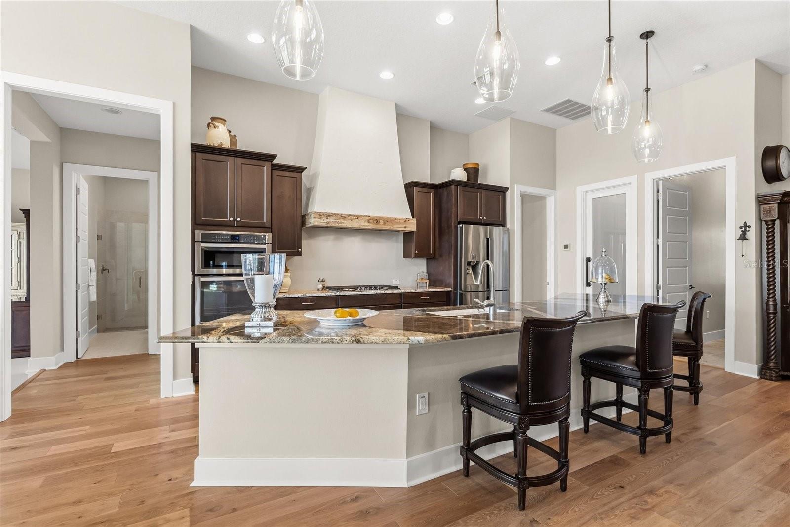 HEATHROW COUNTRY ESTATES - Residential